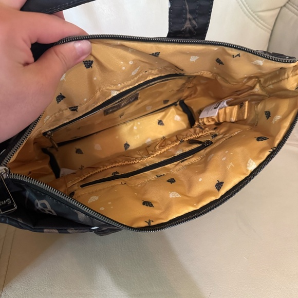 Lug Dory in Winter Holly - Picture 3 of 3